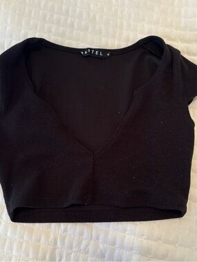 Motel Rocks Black Cropped V-Neck Knit Top